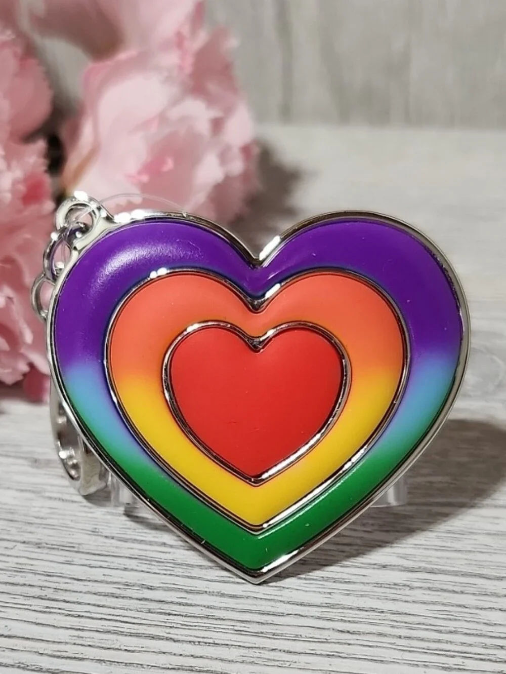 Bath & Body Works Rainbow Heart Pocketbac Holder & 4 Winterberry Ice Refills